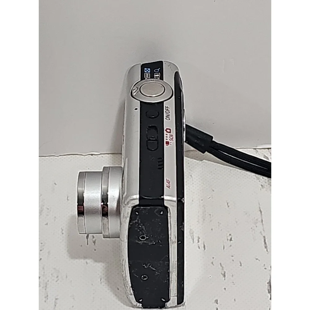 Canon PowerShot SD 870 IS Digital ELPH 8.0MP 3.8x Digital - Silver FOR PARTS